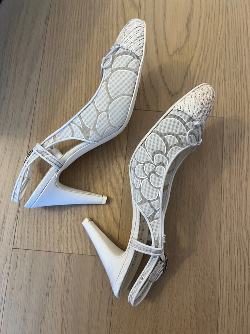 Chanel white heels with lace detail (EU 39 - US 7.5-8) - Picture 5 of 13